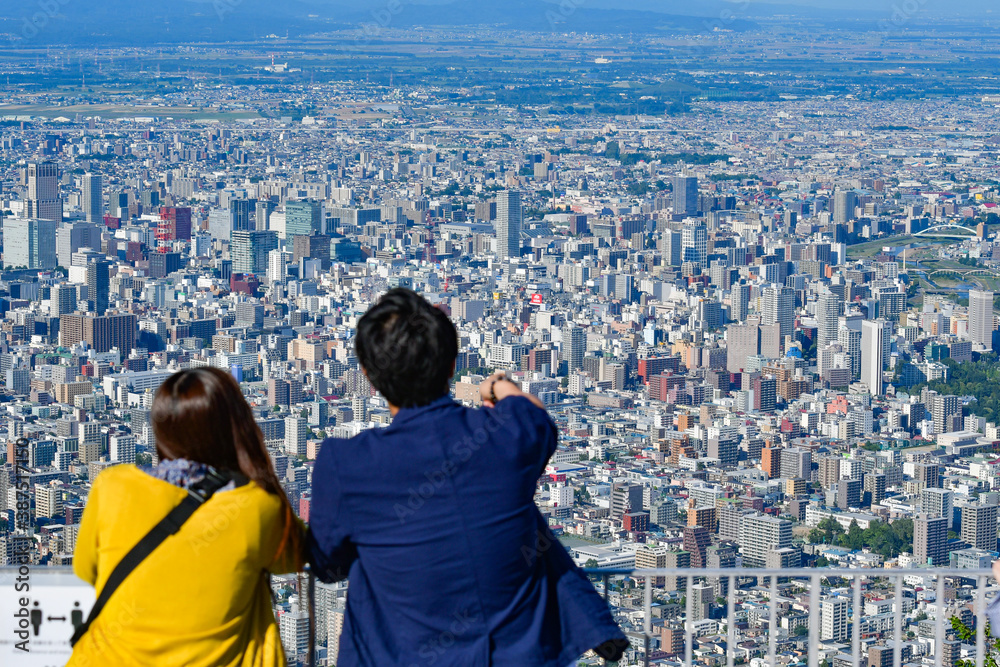 Naklejka premium 藻岩山から見下ろす札幌市中心部の都市風景