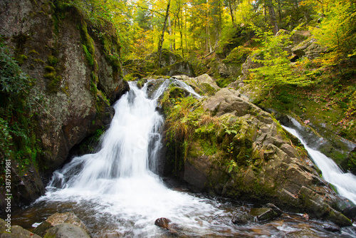 Papier peint cascades de Tenon in den Vogesen