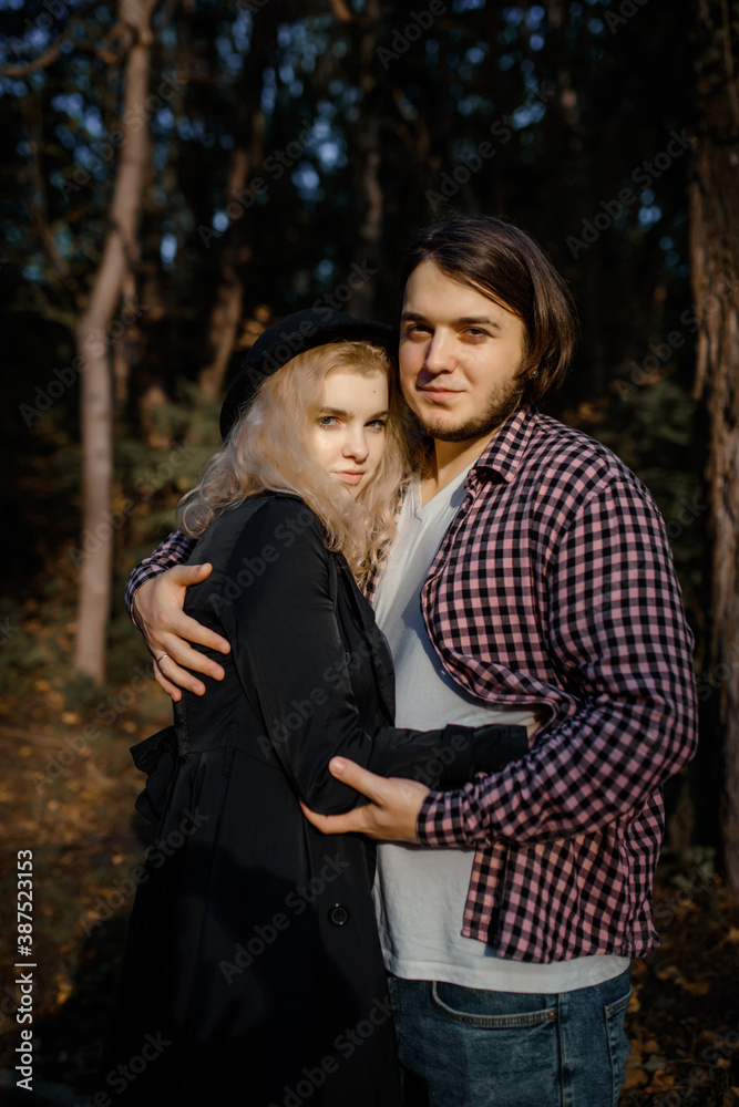 Obraz premium Young couple are hugging and loving each other in autumn park