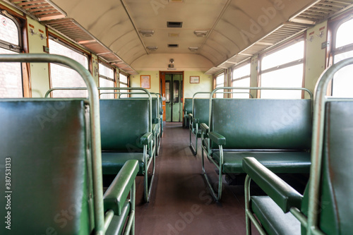Verreisen in den 70er Jahren , ein alter Reisezugwagen