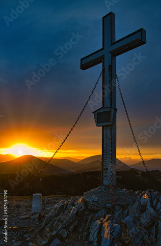 Plankogel Gipfelkreuz im Sonnenuntergang
