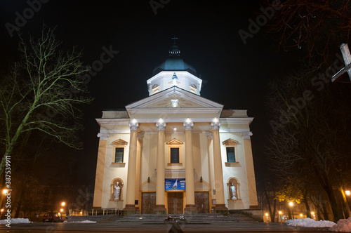kościół garnizonowy w Radomiu zdjęcie nocne photo
