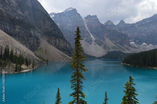 The turquoise Moraine Lake and the waterfalls and nature of the Rocky Mountains in British Columbia, Canada © ChrisOvergaard