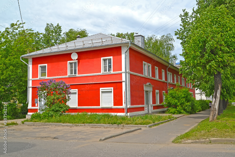 Two-storeyed brick apartment house of construction of 1952. Maxim Gorky Street, 4. Rybinsk, Yaroslavl region Two-storeyed brick apartment house of construction of 1952. Maxim Gorky Street, 4. Rybinsk, Yaroslavl region