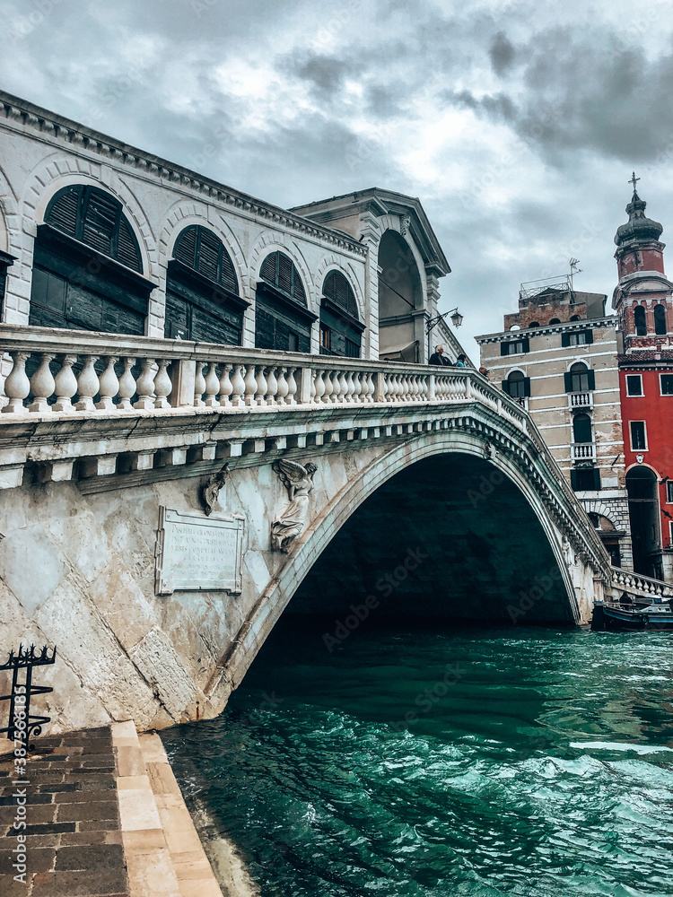 Foto der Rialtobrücke in Venedig