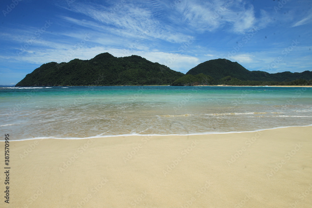 Lampuuk Beach, Aceh itself is ready to spoil your eyes with a panoramic view of the waves and its soft white sand.