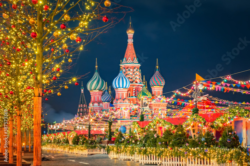 Basil's Sabor in Moscow. Christmas in Russia. Christmas market on the red square. New Year's Eve at the Kremlin walls. St. Basil's Cathedral on a winter night. Tour to Russia. Travel to Moscow.