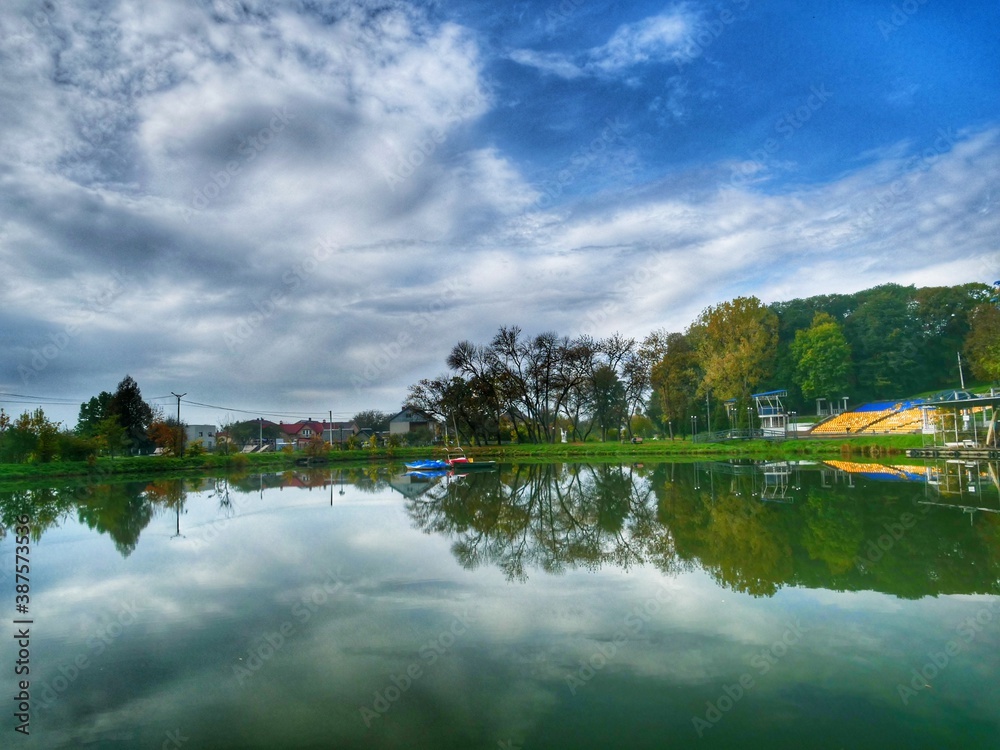 Obraz premium lake and forest