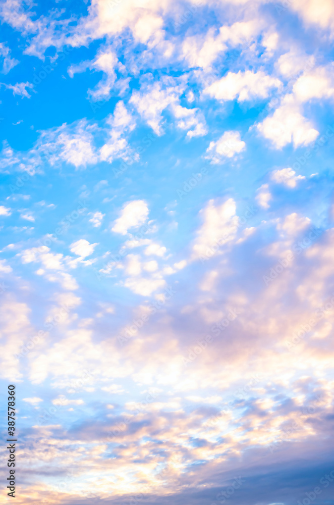 Obraz premium 【夕日イメージ】夕日に照らされた空