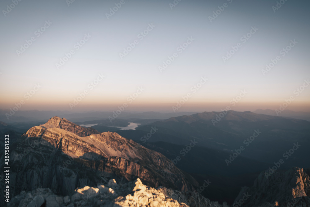Alba vista dal Corno Grande a 2912 metri, sul Gran Sasso d'Italia