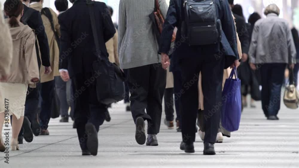 東京都心の通勤風景 / Crowd of businessman walking to work in Tokyo, JAPAN / slow motion 東京都心の通勤風景 / Crowd of businessman walking to work in Tokyo, JAPAN / slow motion