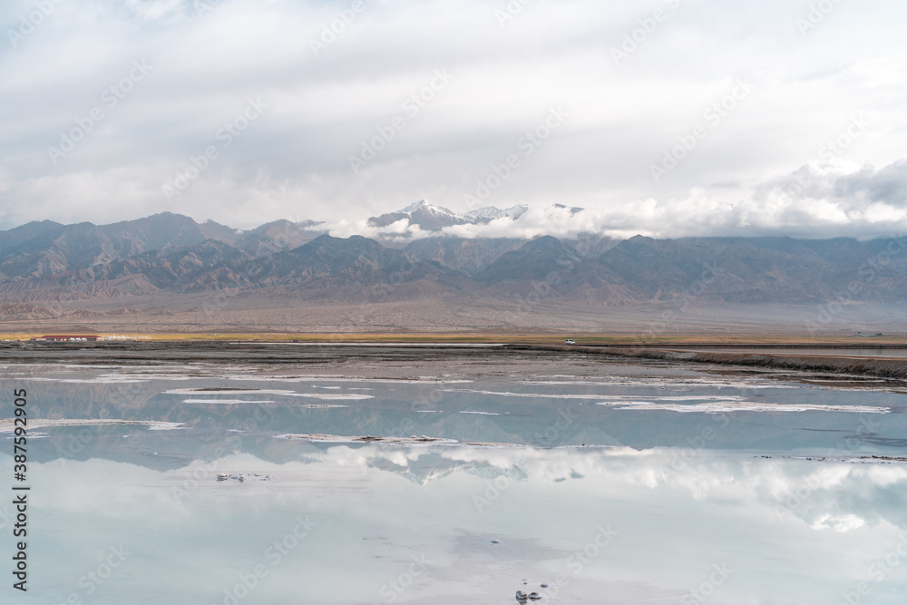 Obraz premium lake in the mountains