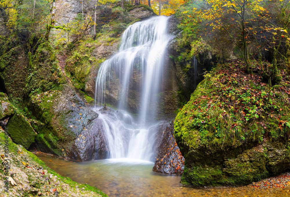 Obraz premium Der Niedersonthofener Wasserfall im Falltobel 