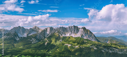 wider kaiser,berge, landschaft, wald, herbs, natur, alpen, himmel, grün, wolken, reisen, steine, bäume, tannenbäume, felswand, schnee, blau, panorama
