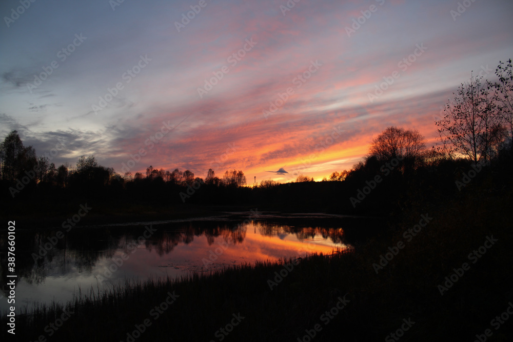 Obraz premium sunset over the river