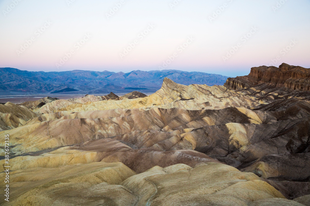 Obraz premium Beautiful landscape of the morning light at Zabriskie Point in Death Valley National Park (California).
