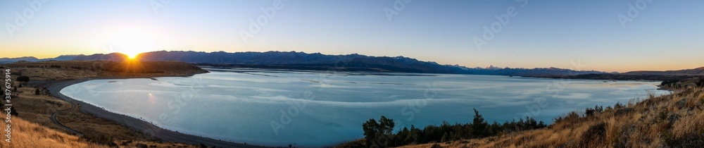 Fototapeta premium panoramic of lake at sunset