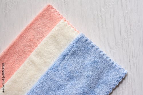 Colorful microfiber cloths, colored microfiber cloths for cleaning.