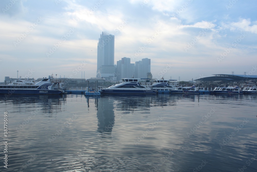 boats and sky scrappers at bay 