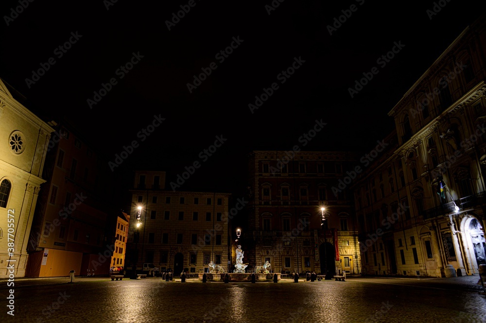 Roma - Piazza Navona deserta di notte