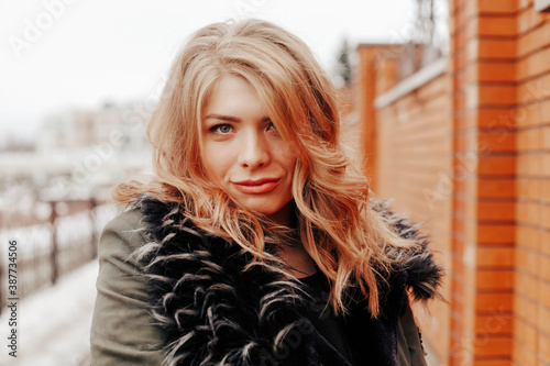 Pretty young woman walking on the city street. Casual fashion, plus size model.