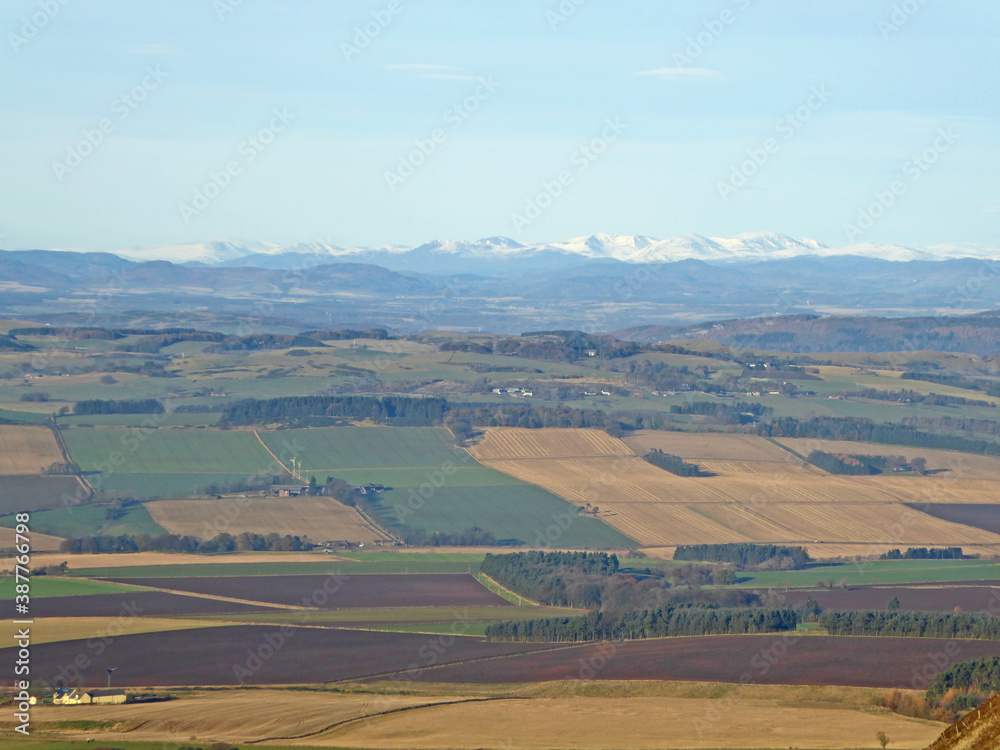 Obraz premium Mountains of Scotland in winter from Bishop Hill 