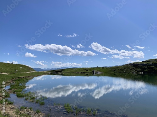 Clear blue Alpine lake © 01buriant