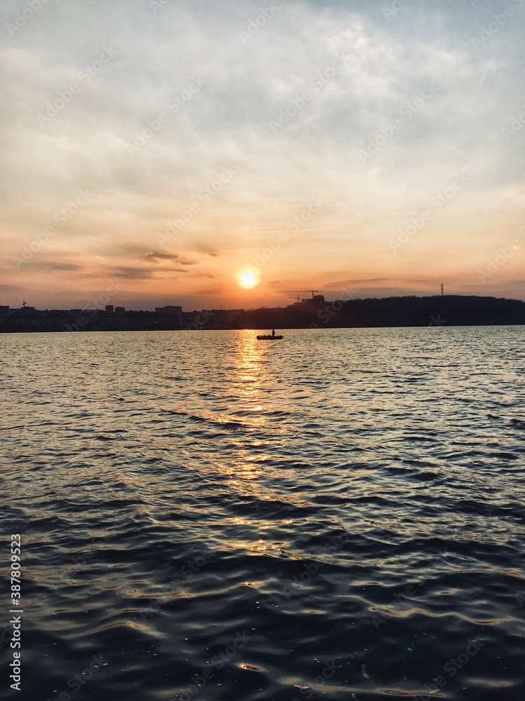 Naklejka premium sunset over the sea