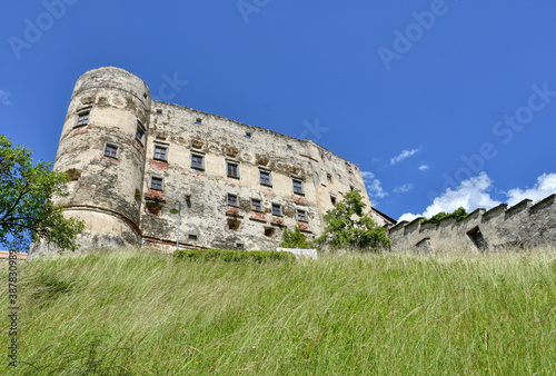 Gmünd, Gmünd in Kärnten, Stadt, Stadtkern, Altstadt, alte Burg, Burg Gmünd, Ruine, Burgruine, Höhenburg, Tor, Fenster, Turm, Burgfried, Kärnten, Spittal an der Drau, Spittal, Oberkärnten, Schloss,  St photo