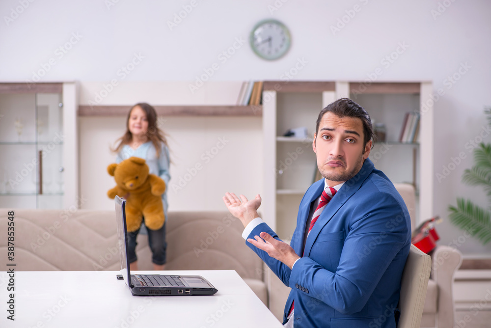 Obraz premium Girl bothering young father during working from house in pandemi