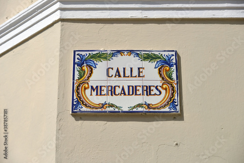 The street sign of Calle Mercaderes