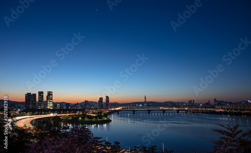 Fototapeta Naklejka Na Ścianę i Meble -  Seoul City at Sunrise and han river South Korea