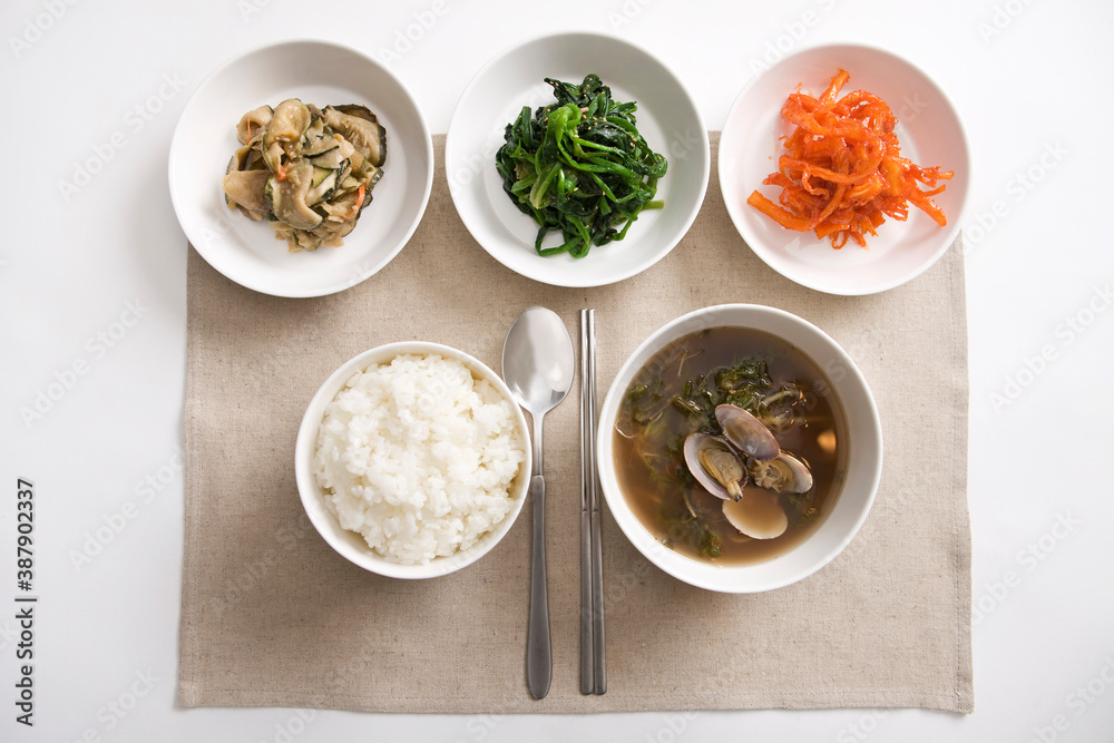 korean food, doenjangguk with shepherd's purse and boiled rice