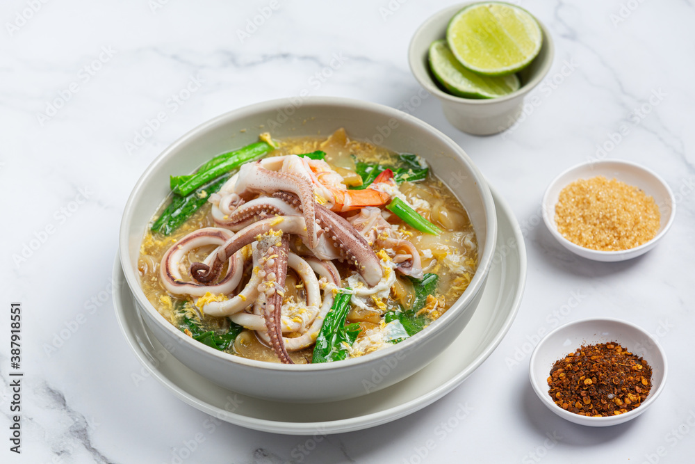 thai food;Wide Noodles in Gravy Seafood or Rad Na