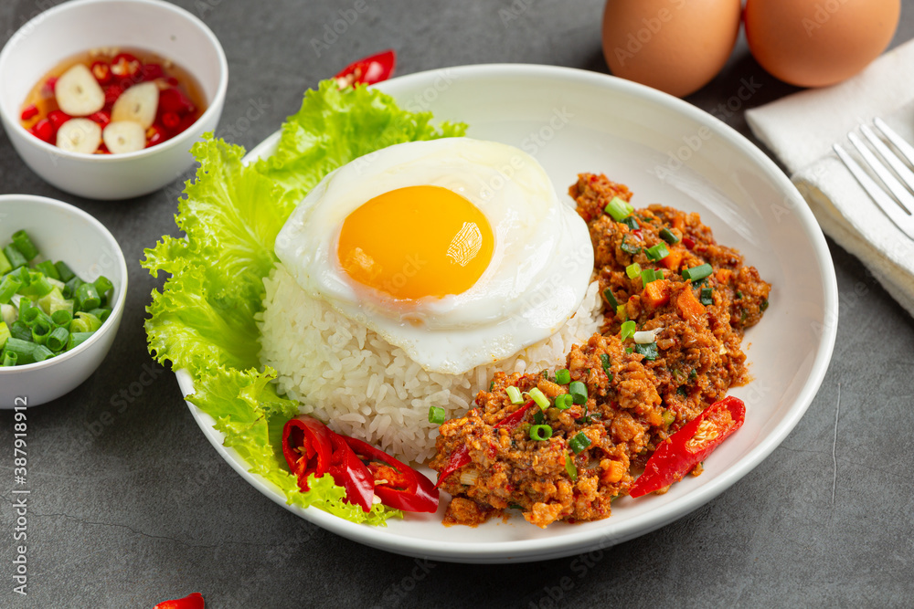 Crispy Omelet Topped With Minced Pork and Mixed Vegetables Sauce Crispy Omelet Topped With Minced Pork and Mixed Vegetables Sauce