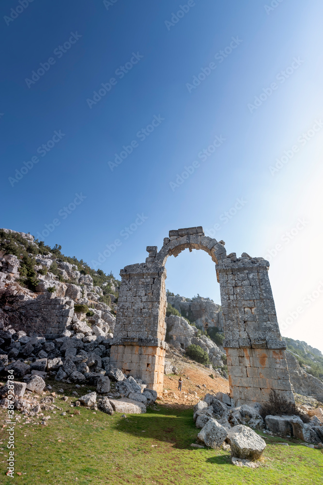 Φωτογραφία View of the Temple of Zeus in Uzuncaburc, Silifke, Mersin, Turkey