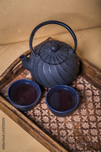 Obraz na płótnie Green tea in iron pot w salonie