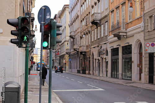 Fototapeta Naklejka Na Ścianę i Meble -  Traffic light and street in the city