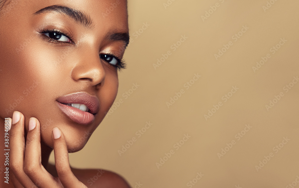 Beauty portrait of African American girl with afro hair . Beautiful black woman . Cosmetics, makeup and fashion - obrazy, fototapety, plakaty 