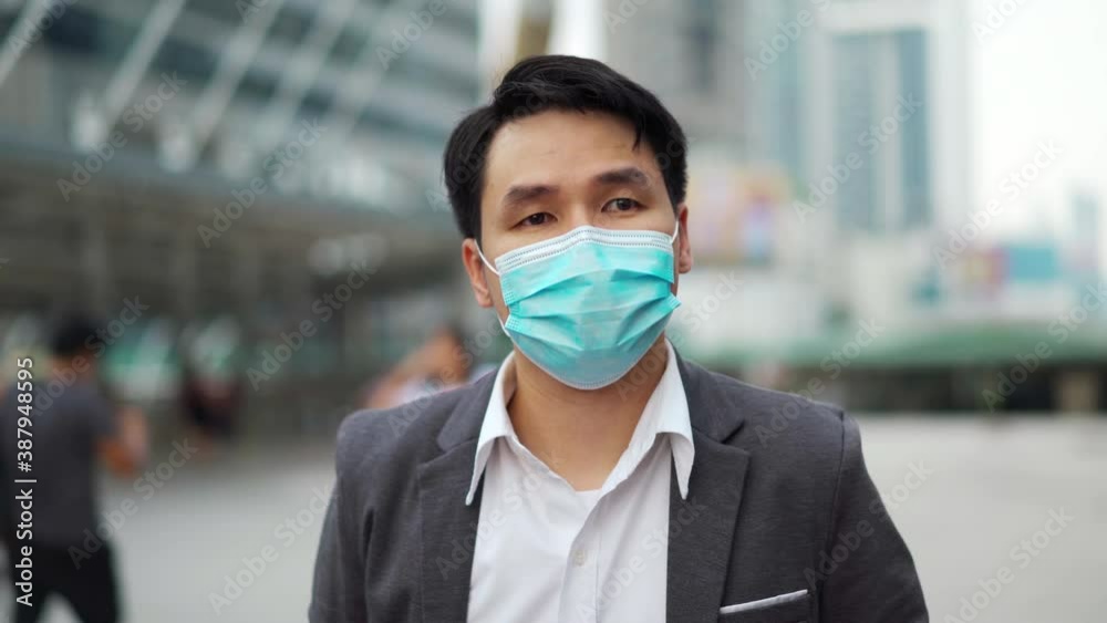 business man with medical mask during coronavirus (covid-19) pandemic in the city