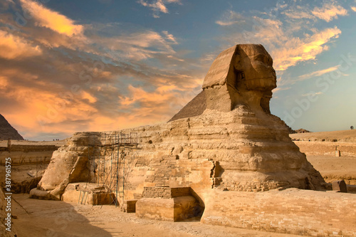 Obraz na płótnie The Great Sphinx of Giza and the pyramids in Egypt w salonie