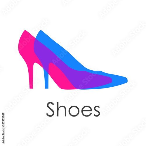Tienda de zapatos. Logotipo con texto Shoes con zapatos de mujer de tacón alto en piezas separadas en varios colores