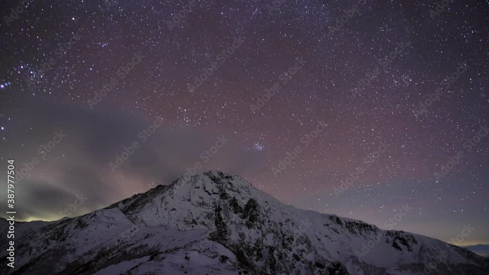 ボーコン沢ノ頭から見た北岳と星空のタイムラプス(比較明合成) ボーコン沢ノ頭から見た北岳と星空のタイムラプス(比較明合成)