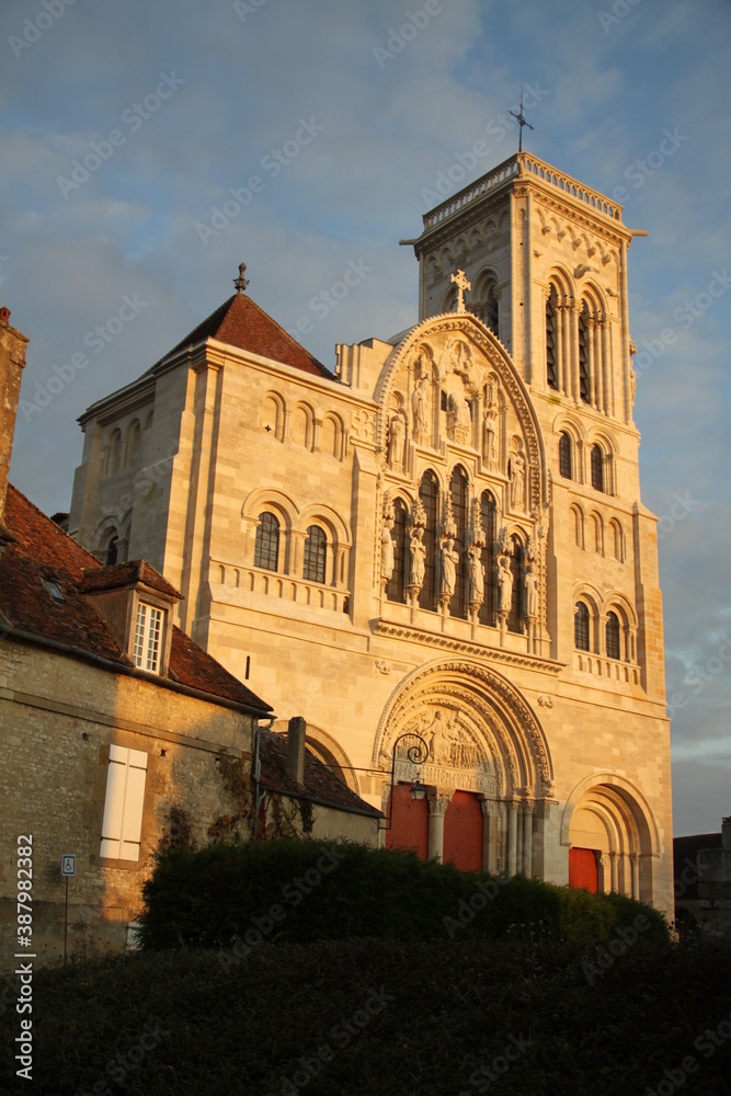 Façade de la Basilique Sainte-Marie-Madeleine de Vézelay
