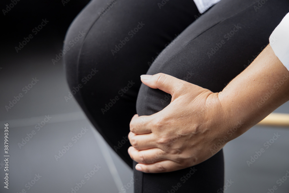 Φωτογραφία sick middle aged woman suffering from knee pain, knee joint injury, gout, rheuma