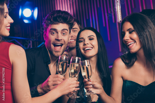 Photo portrait of students clinking champagne glasses at party saying good words to birthday boy