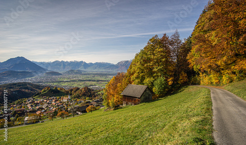 Herbst in Vorarlberg oberhalb von Fraxern mit Blick auf das Rheintal und die Schweiz.