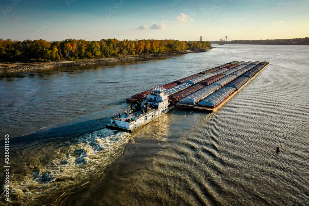 Mississippi River at Cape Girardeau Missouri. Fall 2020. tugboat barge - obrazy, fototapety, plakaty 