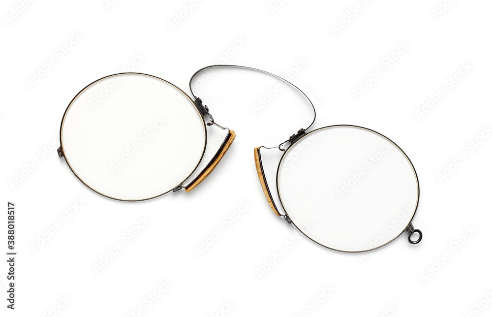 Fototapeta premium vintage rounded spectacles isolated