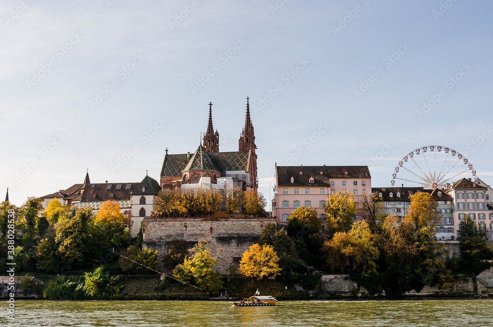 Basel, Münster, Pfalz, Altstadt, Rhein, Fähre, Grossbasel, Kirche, Basler Münster, Altstadthäuser, Herbst, Herbstmesse, Riesenrad, Basel-Stadt, Schweiz Basel, Münster, Pfalz, Altstadt, Rhein, Fähre, Grossbasel, Kirche, Basler Münster, Altstadthäuser, Herbst, Herbstmesse, Riesenrad, Basel-Stadt, Schweiz